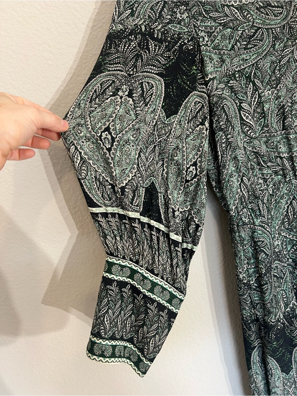 Alice & Olivia Tanisha long sleeve tie neck mini dress green paisley sz 14 - Picture 10 of 16